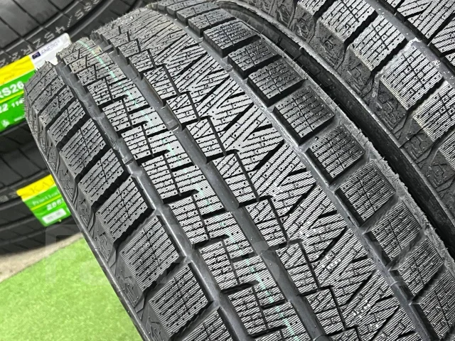 Kapsen SnowShoes AW33, 215/55 R17, 17