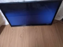 LG 32LS5600. LED ����