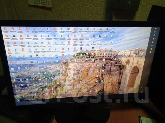 Samsung. 24", ���������� �� (LCD, LED, QLED) ����