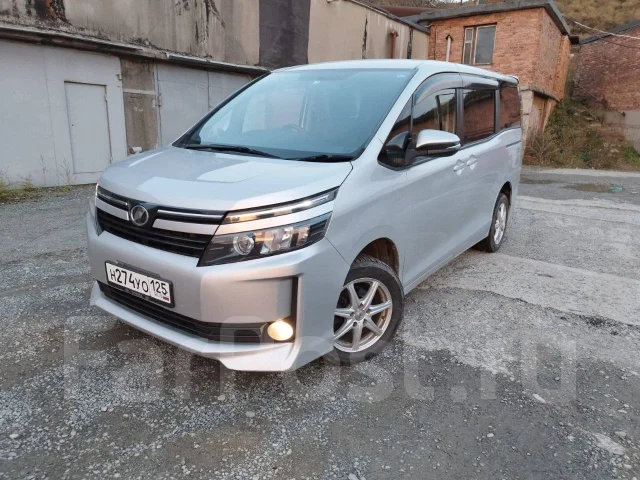 Toyota Voxy. �������, 4wd, 2.0 (152��.�.), ������, 161 600����. �� ����