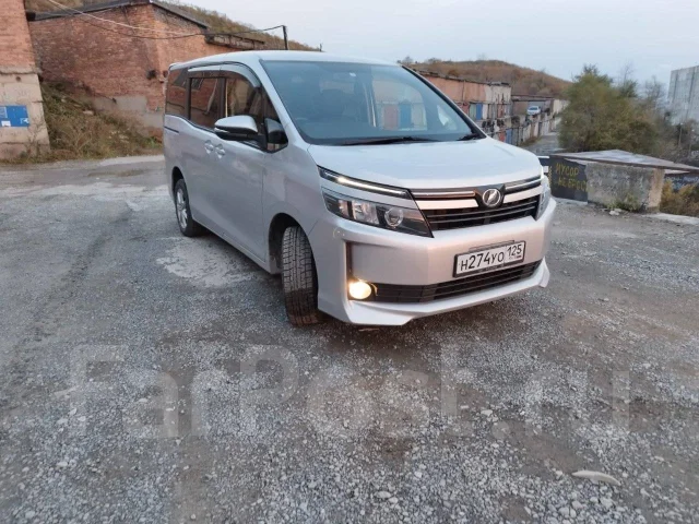 Toyota Voxy. �������, 4wd, 2.0 (152��.�.), ������, 161 600����. �� ����