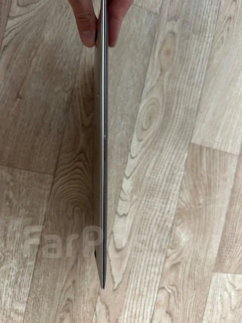 Asus ZenBook UX21E. 11.6", 1,8����, ��� 4 ��, ���� 1���, WiFi: 1, Bluetooth: 1 ����