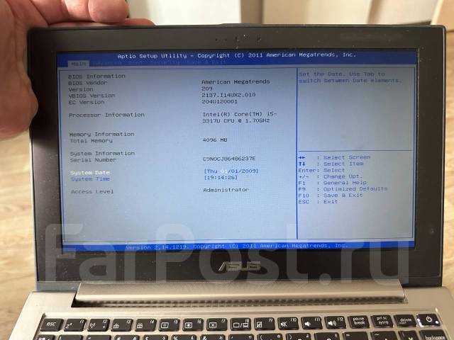 Asus ZenBook UX21E. 11.6", 1,8����, ��� 4 ��, ���� 1���, WiFi: 1, Bluetooth: 1 ����