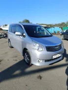 Toyota Noah. �������, 4wd, 2.0 (150��.�.), ���, 199 999����. �� ����