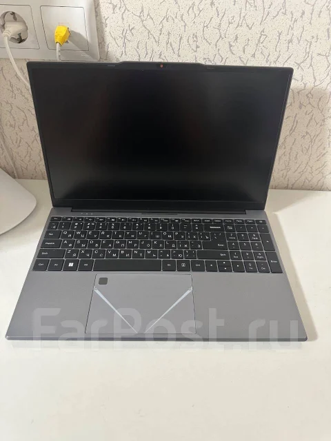 Intel. 15.6", 2,9����, ��� 16 ��, ���� 256���, WiFi: 1, Bluetooth: 1, ����������� �� 6��. ����