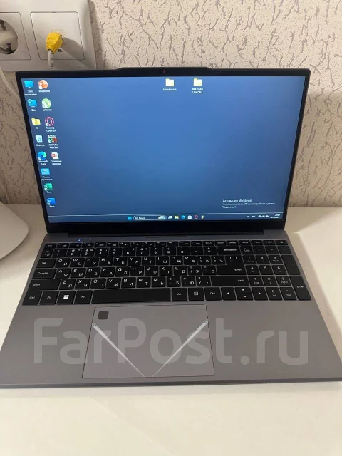 Intel. 15.6", 2,9����, ��� 16 ��, ���� 256���, WiFi: 1, Bluetooth: 1, ����������� �� 6��. ����
