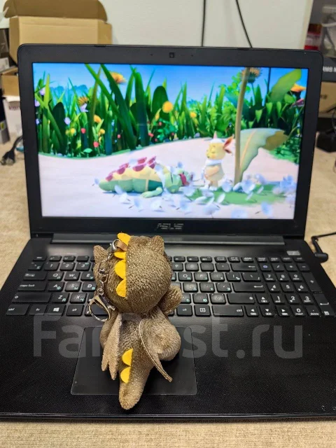 Asus X502C. 15.6", 1,5����, ��� 4 ��, ���� 120���, WiFi: 1, Bluetooth: 1, ����������� �� 3��. ����