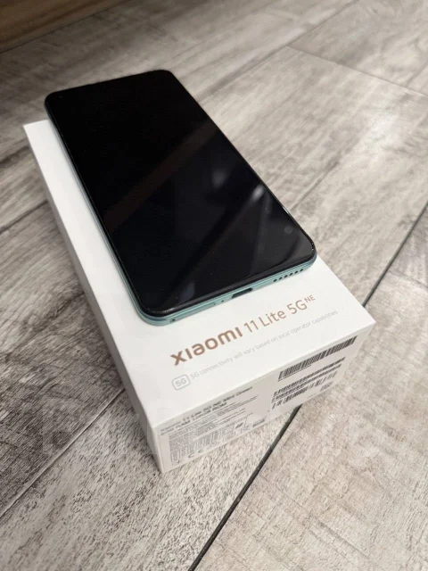Xiaomi 11 Lite. �/�, 128 ��, �������, 3G, 4G LTE, 5G, NFC ����