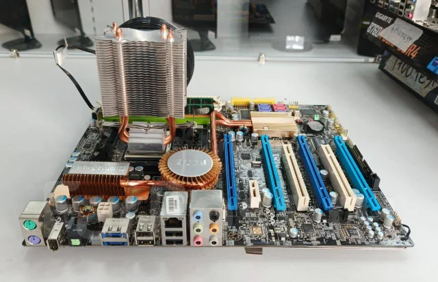 Socket AM2+ ����