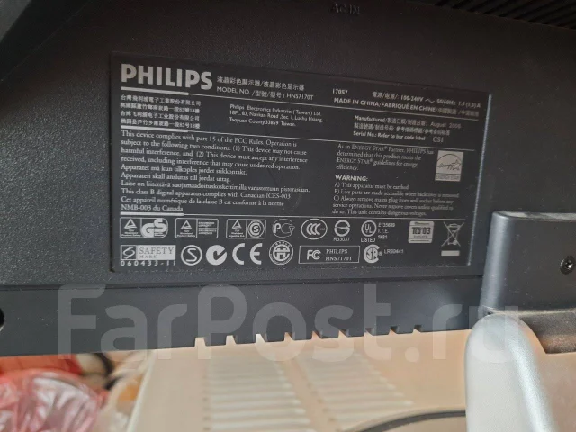 Philips. 17" ����