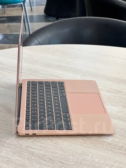 Apple MacBook Air 13 2018 MUQV2. 13.3", ��� 8 ��, ���� 128���, WiFi: 1, Bluetooth: 1, ����������� �� 6��. ����