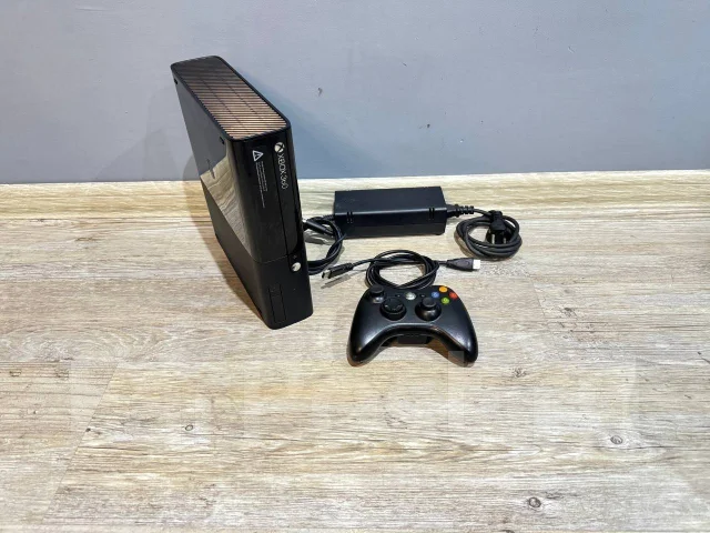 Microsoft Xbox 360 E ����