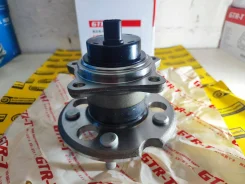 ������� ������ Toyota Voxi / Noah / RAV4 / Ipsum / ACM21 / Isis 42450-44020 ����