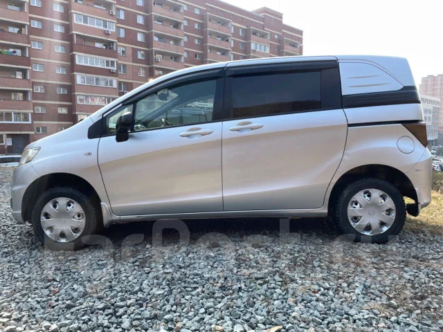 Honda Freed Spike. �������, 4wd, 1.5 (118��.�.), ������, 174����. �� ����