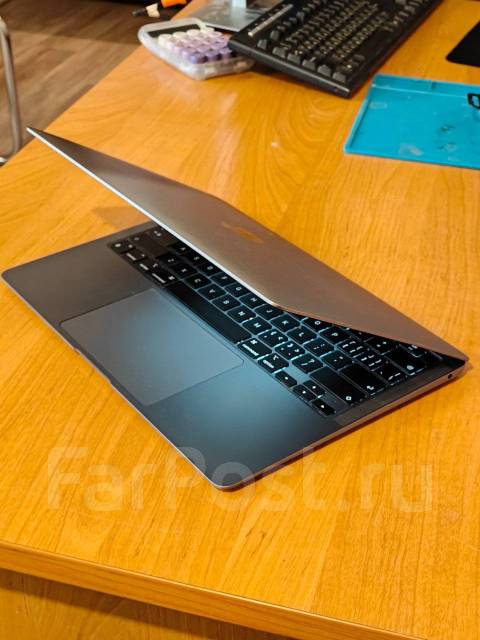 Apple MacBook Air 13 2020. 13", ��� 8 ��, ���� 250���, WiFi: 1, Bluetooth: 1, ����������� �� 10��. ����