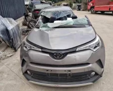 Toyota C-HR ����