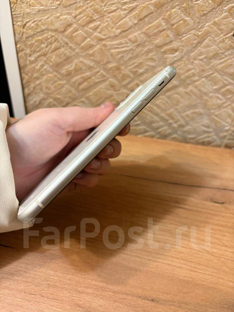Apple iPhone 11. �/�, 64 ��, �����, 3G, 4G LTE, NFC ����