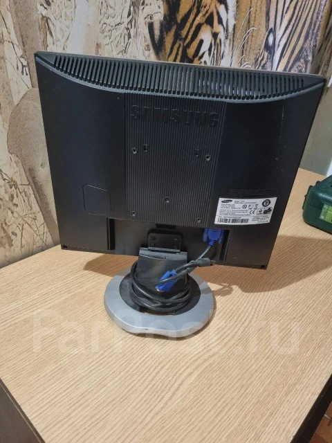 Samsung. 17", ���������� �� (LCD, LED, QLED) ����