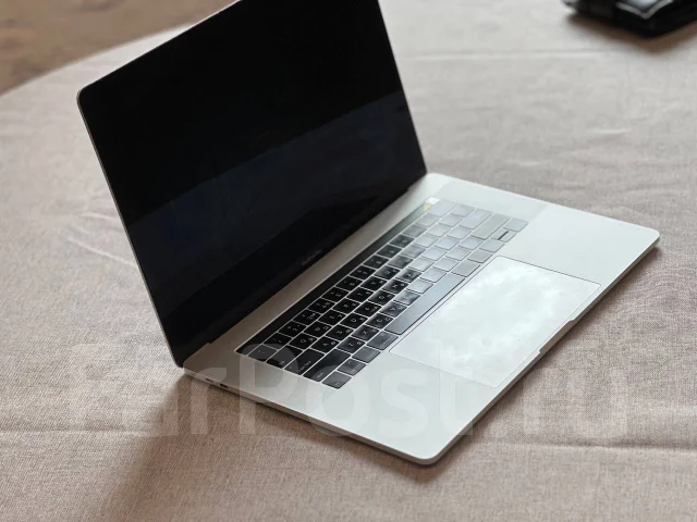 Apple MacBook Pro 15. 15", 2,2����, ��� 16 ��, ���� 256���, WiFi: 1, Bluetooth: 1, ����������� �� 7��. ����