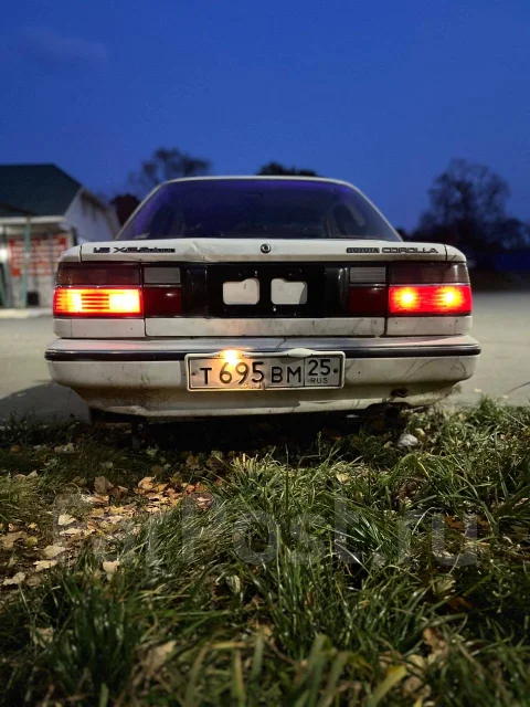 Toyota Corolla. ��������, ��������, 1.0 (90��.�.), ������, 248 000����. �� ����