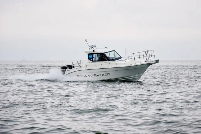 Avanraid F320 Fishmaster. 2025 ���, ����� 9,6��., ��������� ���������, 400��.�., ������ ����