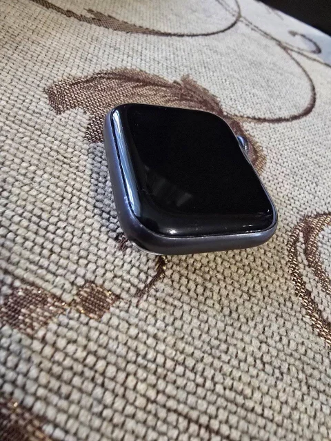 Apple Watch SE. GPS, NFC, IP67 ����