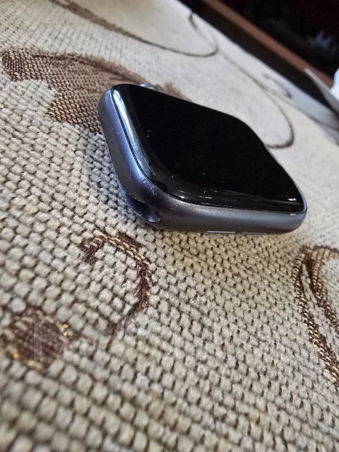 Apple Watch SE. GPS, NFC, IP67 ����