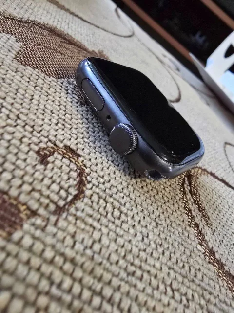Apple Watch SE. GPS, NFC, IP67 ����