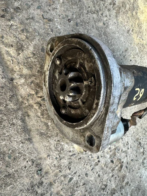 ������� Nissan Urvan TD25 2330010T02 ����