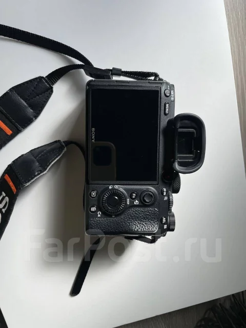 Sony Alpha ILCE-7 Body ����