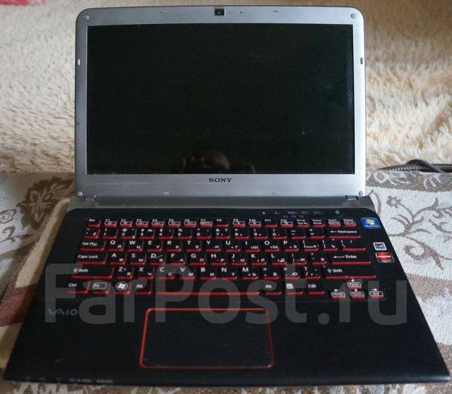 Sony VAIO. 14", 2,5����, ��� 6 ��, ���� 500���, WiFi: 1, Bluetooth: 1, ����������� �� 1��. ����
