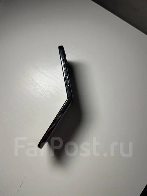 Samsung Galaxy Z Flip4. �/�, 256 ��, �����, 5G ����