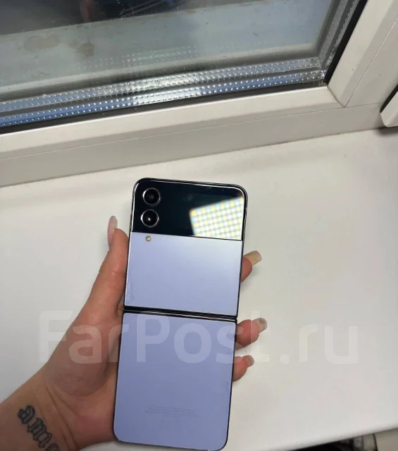 Samsung Galaxy Z Flip4. �/�, 256 ��, �����, 5G ����