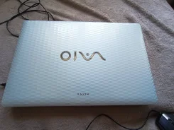 Sony VAIO. 17", 220����, ��� 6 ��, ���� 240���, WiFi: 1, Bluetooth: 1, ����������� �� 4��. ����