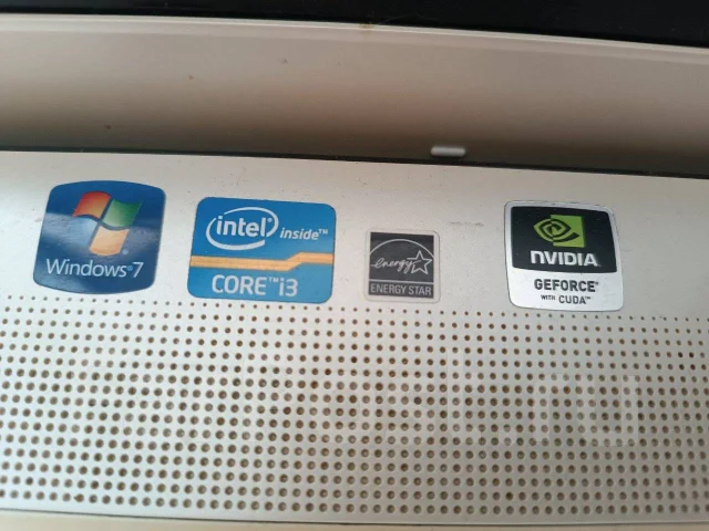 Sony VAIO. 17", 220����, ��� 6 ��, ���� 240���, WiFi: 1, Bluetooth: 1, ����������� �� 4��. ����