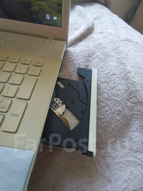 Sony VAIO. 17", 220����, ��� 6 ��, ���� 240���, WiFi: 1, Bluetooth: 1, ����������� �� 4��. ����