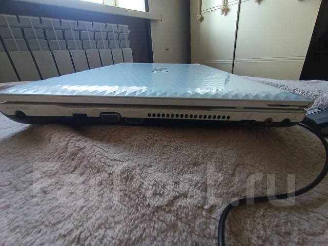 Sony VAIO. 17", 220����, ��� 6 ��, ���� 240���, WiFi: 1, Bluetooth: 1, ����������� �� 4��. ����