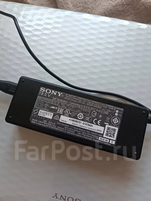 Sony VAIO. 17", 220����, ��� 6 ��, ���� 240���, WiFi: 1, Bluetooth: 1, ����������� �� 4��. ����