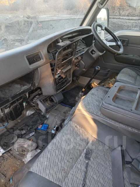 Nissan Caravan. E24, QD32 ����
