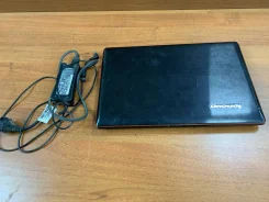 Lenovo IdeaPad Y570. 15.6", 2,2����, ��� 4 ��, ���� 300���, WiFi: 1, Bluetooth: 1 ����