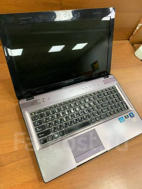 Lenovo IdeaPad Y570. 15.6", 2,2����, ��� 4 ��, ���� 300���, WiFi: 1, Bluetooth: 1 ����