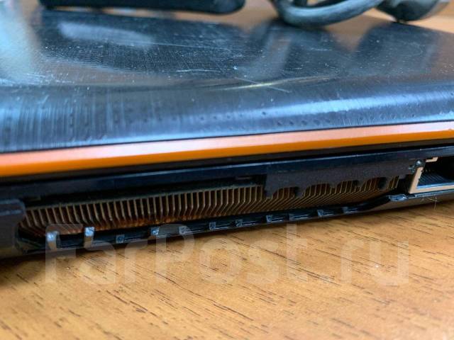 Lenovo IdeaPad Y570. 15.6", 2,2����, ��� 4 ��, ���� 300���, WiFi: 1, Bluetooth: 1 ����