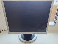 Samsung. 19", ���������� �� (LCD, LED, QLED) ����