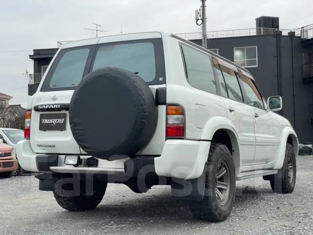 Nissan Safari ����