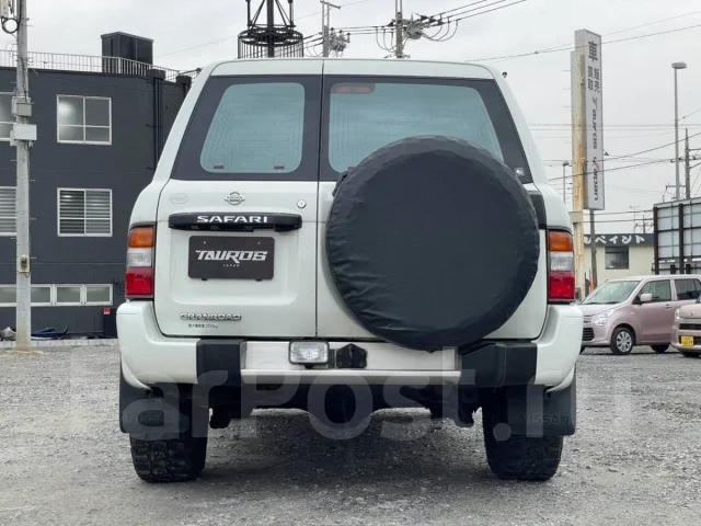 Nissan Safari ����
