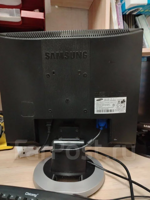 Samsung. 19", ���������� �� (LCD, LED, QLED) ����