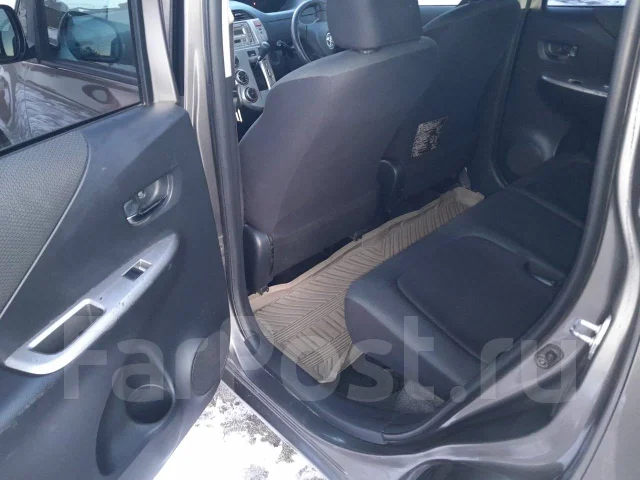 Toyota Ractis. ��������, ��������, 1.0 (87��.�.), ������, 241����. �� ����