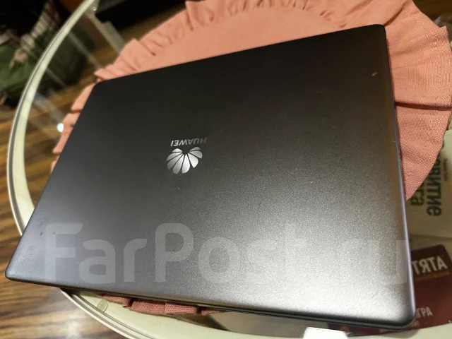 Huawei MateBook 13. 13", 1,6����, ��� 8 ��, ���� 128���, WiFi: 1, Bluetooth: 1, ����������� �� 7��. ����