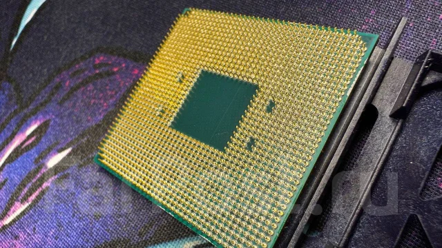 AMD Ryzen 5 5600X ����