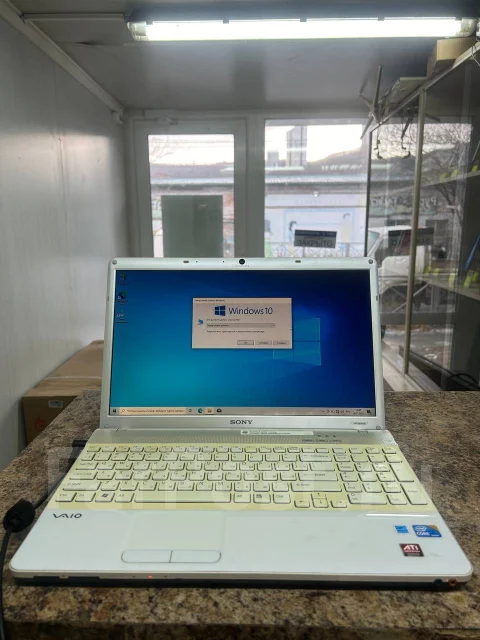 Sony VAIO PCG-71211V. 15.6", 2,7����, ��� 4 ��, ���� 320���, WiFi: 1, Bluetooth: 1, ����������� �� 1��. ����